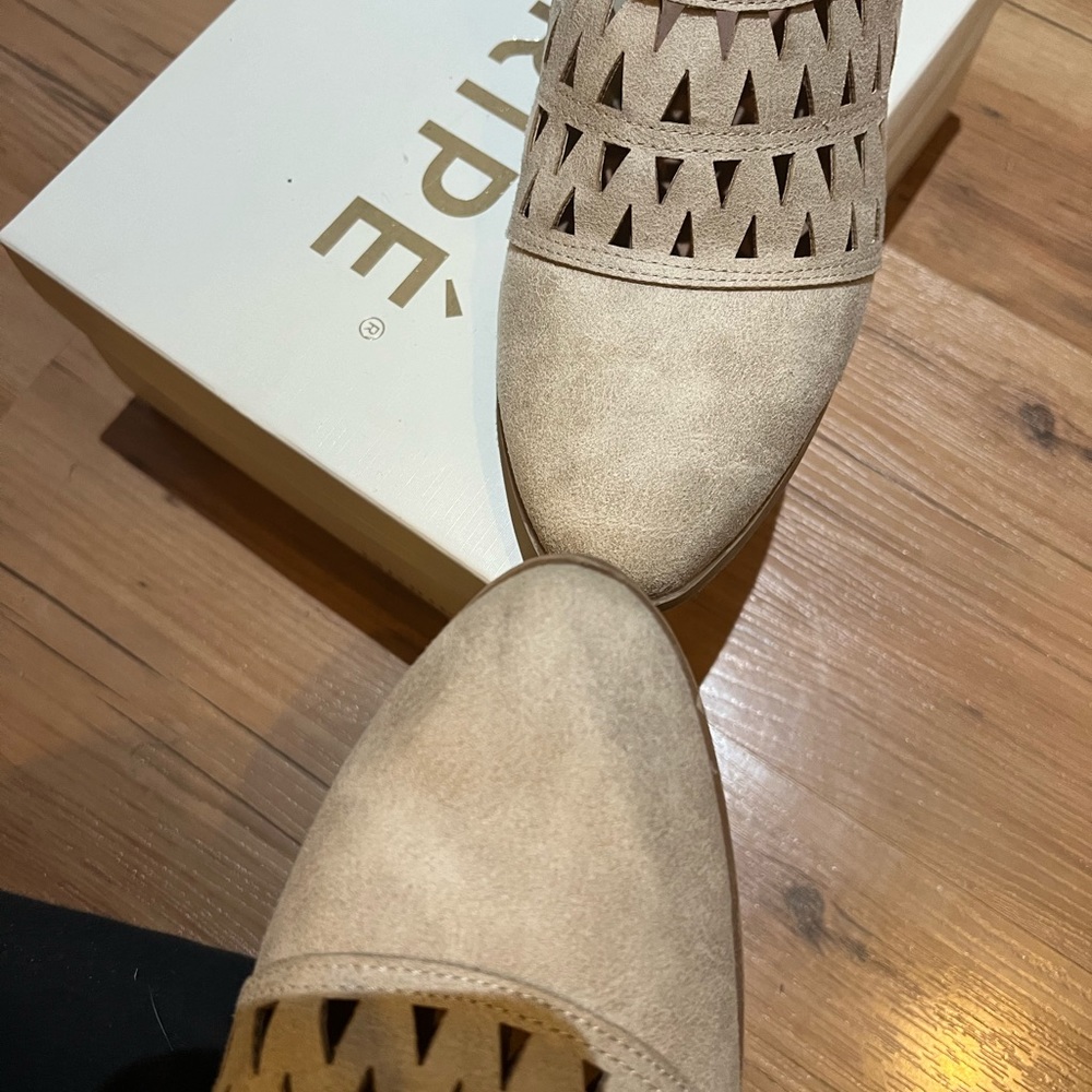 Maurice’s Booties - Picture 5 of 8